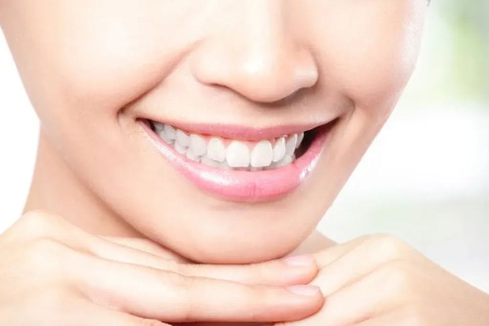 The Differences Between Teeth Whitening Strips, Led Lights and Trays